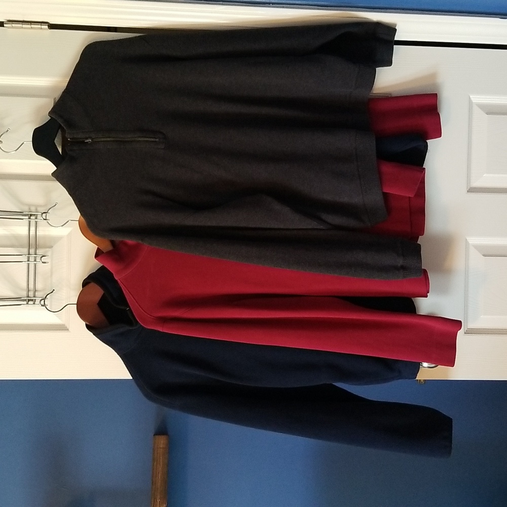 Bundle of 3 pullovers
